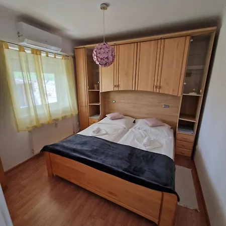 Apartman Forrás 2 *